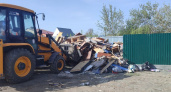 В Оренбурге активно вывозят мусор из пострадавших от паводка районов