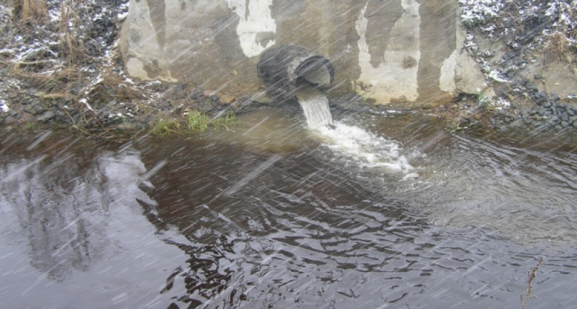 В Абдулино неисправные очистные сооружения загрязняют реку