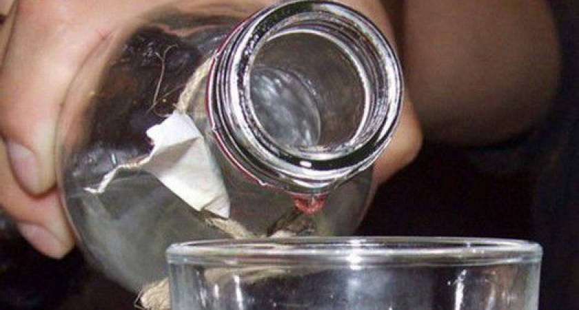 В Акбулаке осудили продавщицу суррогатного спиртного, которым отравились дети
