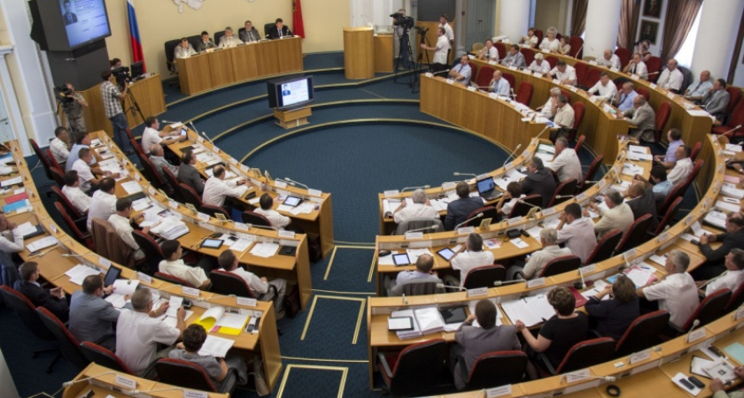 Оренбургские парламентарии приняли региональный бюджет во втором чтении