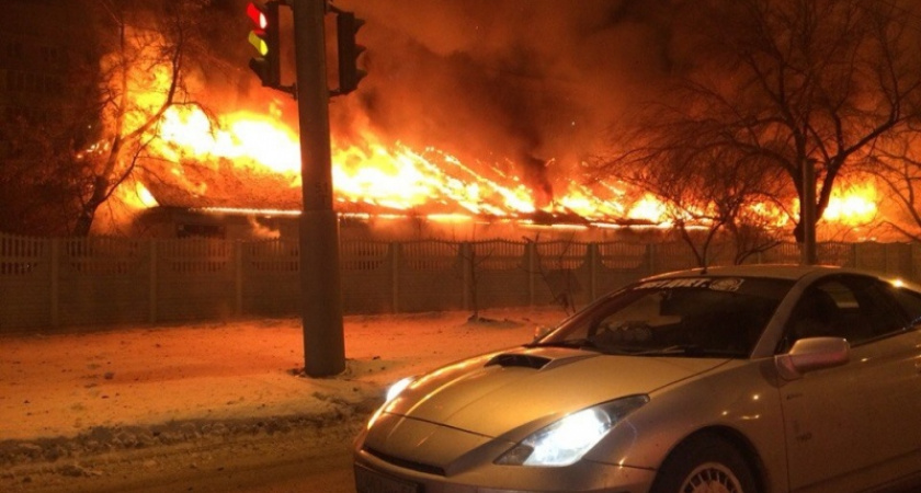 В Оренбурге в новогоднюю ночь произошел крупный пожар