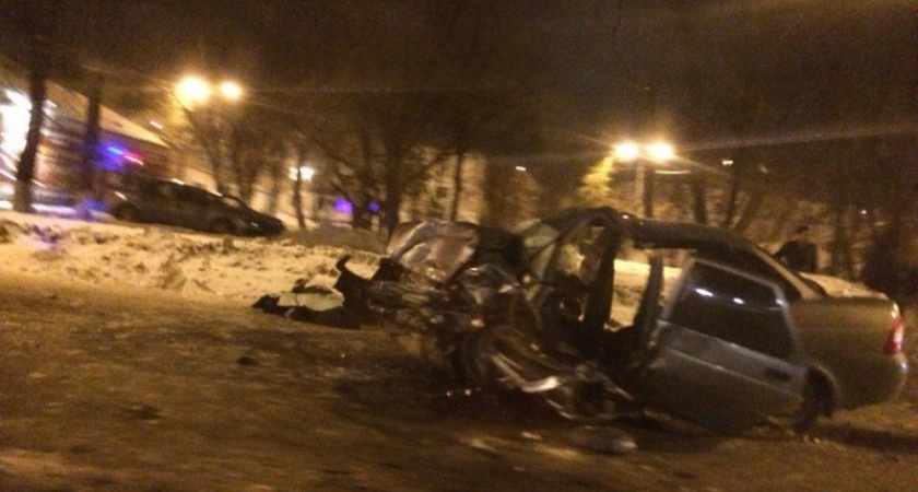 В Оренбурге столкнулись две "Лады Приоры", погибли два человека