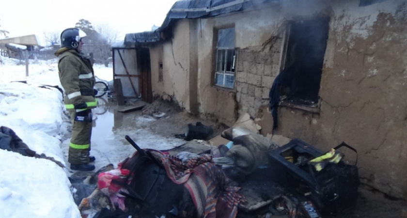 В Соль-Илецке полицейские спасли человека из горящего дома