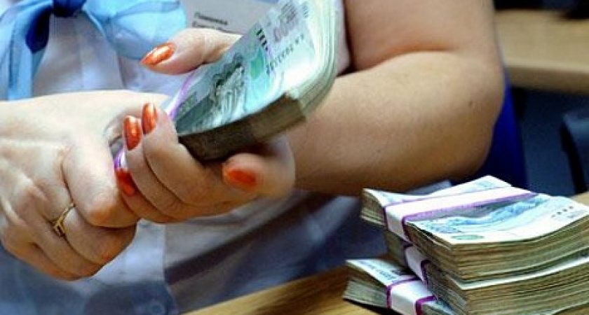 В Саракташе женщина отдала знакомым 240 тысяч рублей, воспользовавшись служебным положением
