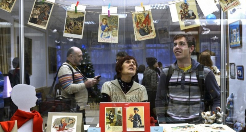 В Оренбурге открылась новогодняя выставка, посвященная почтовой открытке