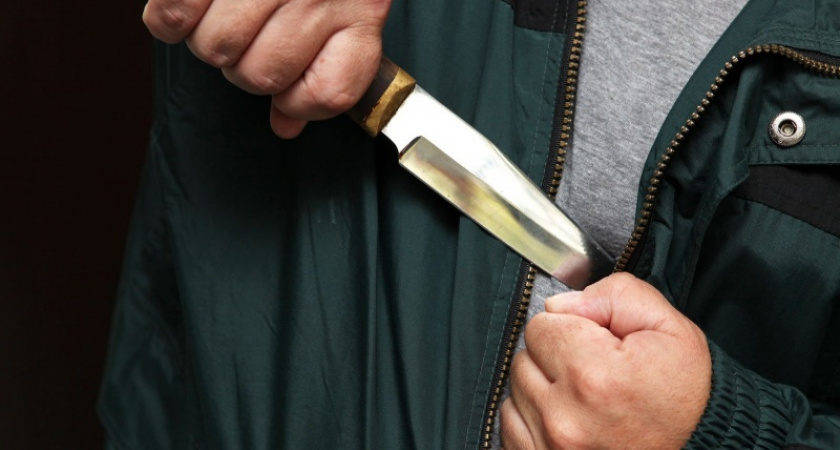 В Асекеевском районе мужчина воткнул в себя нож после ссоры с матерью