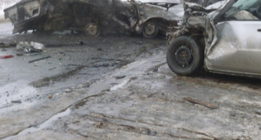 Машина загорелась в результате ДТП: на трассе Оренбург-Орск погибли три человека