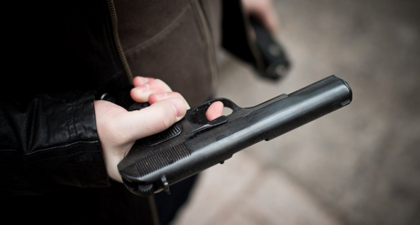 В Шарлыкском районе мужчина угрожал супруге травматическим пистолетом