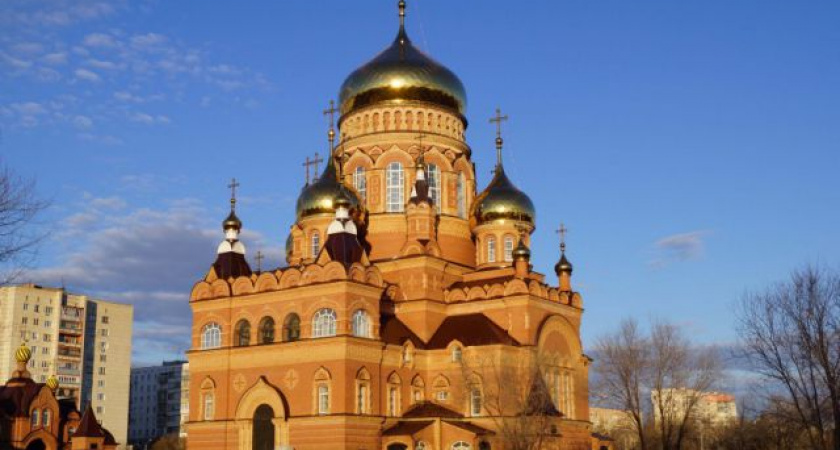 В Оренбурге торжественно освятили храм Казанской иконы Божией Матери