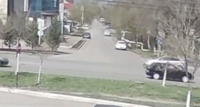 Появилось видео, как автомобиль насмерть сбивает девушку на ул. Луговой
