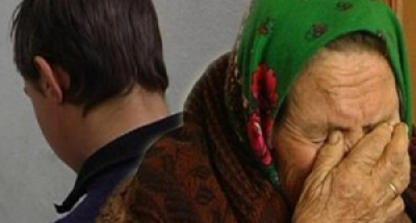 Житель Адамовского района избил свою пожилую мать