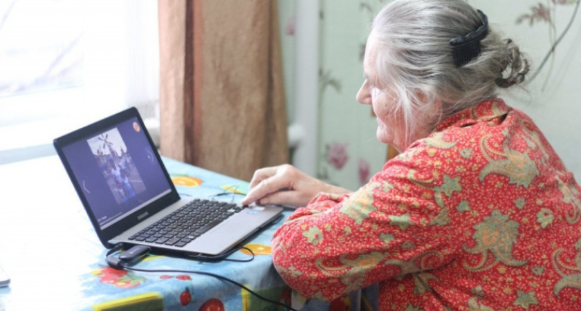 Интернет или огород, кто кого? В Оренбургской области пенсионеров учат работать на компьютере