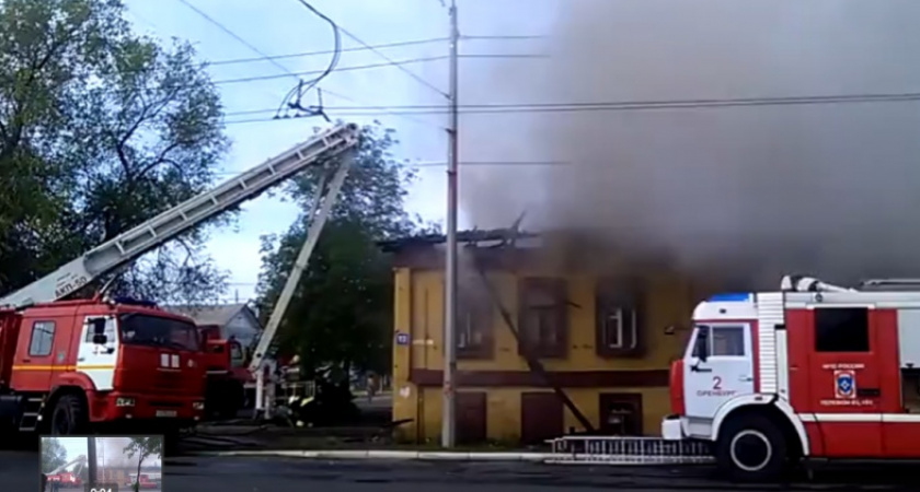 Битый небитого поджог! В областном центре горели два дома: жилой и нежилой - Оренбуржье онлайн