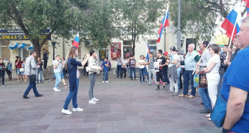 Ленин, музыка и фонтан. В Оренбурге прошла несогласованная протестная акция против пенсионной реформы