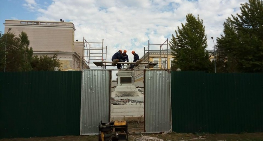 Без Ильича. В Оренбурге демонтировали старейший памятник Ленину