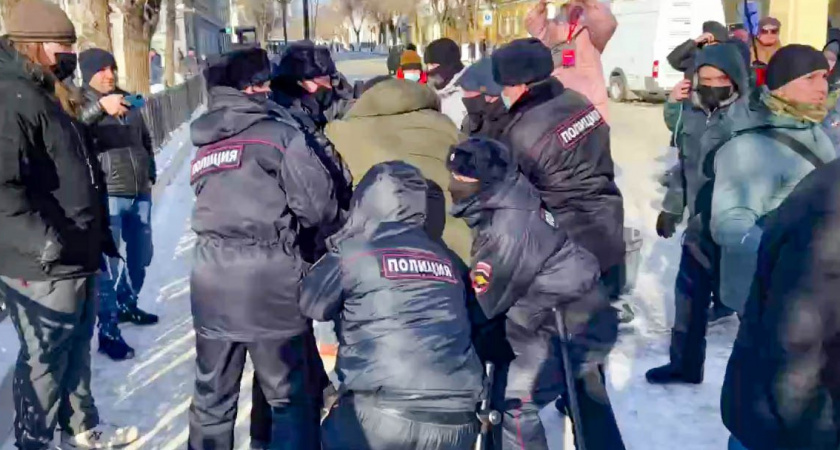 Задержанные на митинге 31 января обратились в СК с жалобой на незаконное применение силы