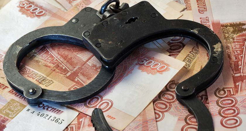 В Оренбурге сотрудницу администрации задержали по подозрению во взятке в полмиллиона рублей 