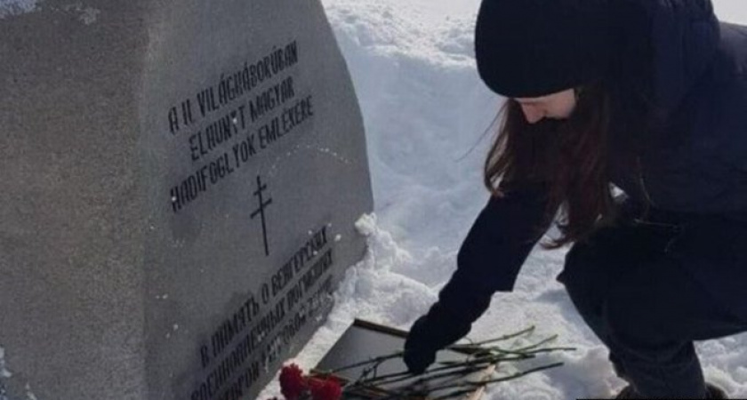 «Молодая гвардия Единой России» в Орске возложила цветы на могилу венгерских солдат