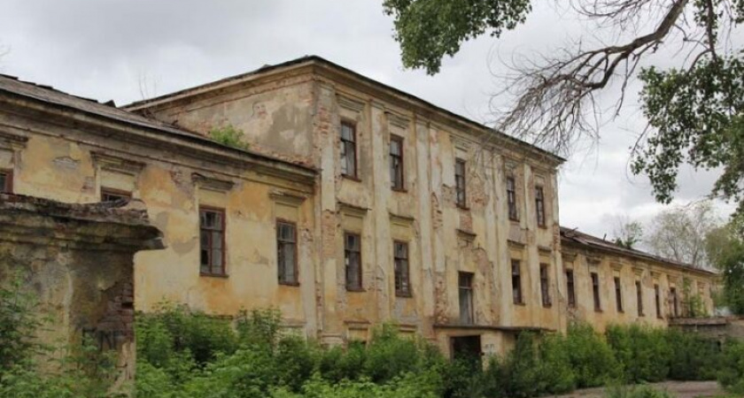 Начался снос восьми аварийных зданий Михайловских казарм