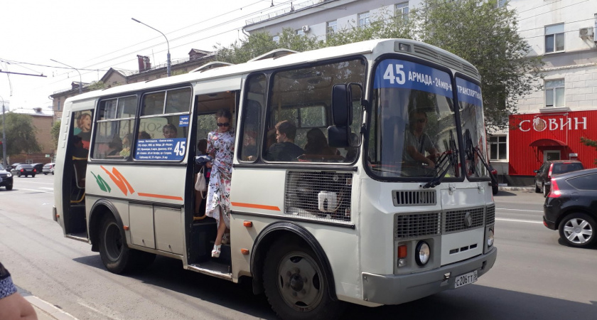 Максим Фазуллин объяснил, почему на улицах Оренбурга нет больших автобусов