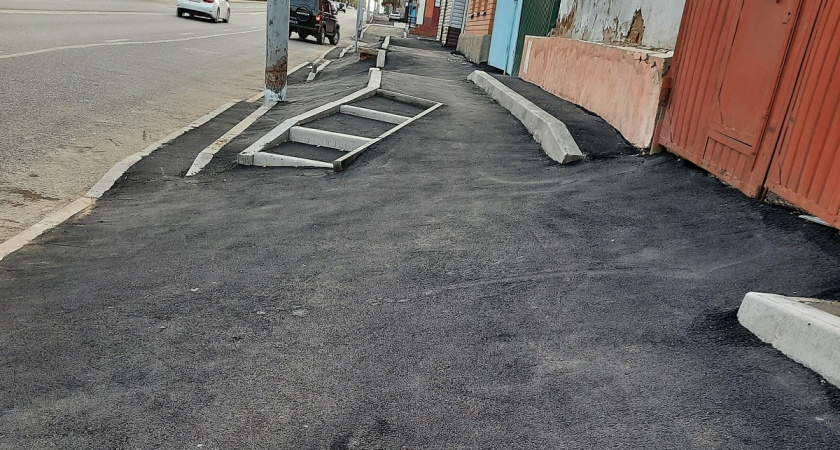 Илья Варламов о ремонте тротуаров на Туркестанской: «Криволапый подрядчик просто залил всё асфальтом – и на этом успокоился»