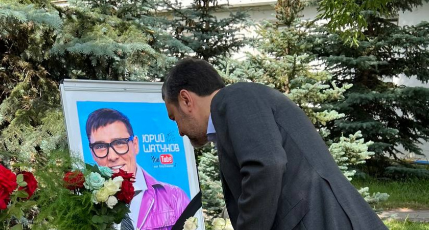 В Оренбурге в Доме памяти временно открыли мемориал Юрию Шатунову
