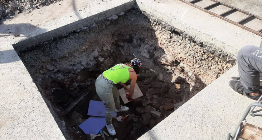 В Оренбурге на площади Ленина ведутся археологические раскопки