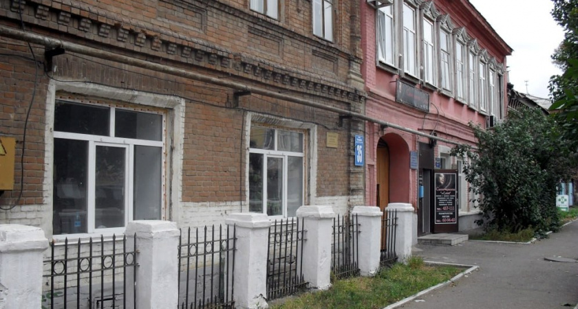 В центре Оренбурга закрыли доступ в старинный особняк