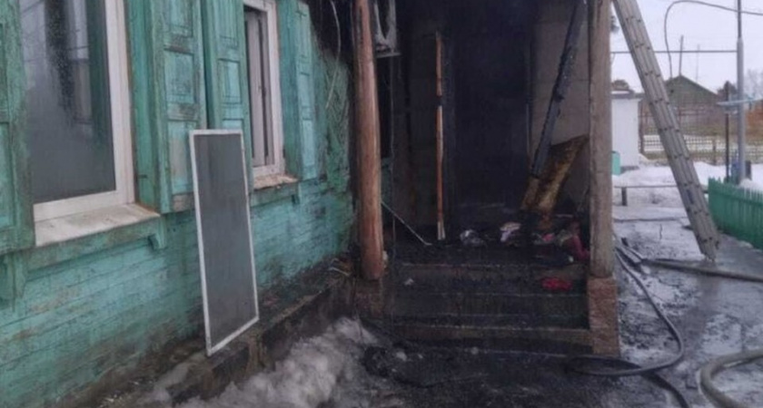 В Оренбуржье пожарные не дали распространиться огню в городе