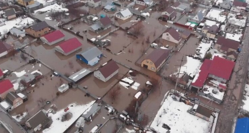 Жители подтопленного микрорайона Берды в Оренбурге обратились к президенту