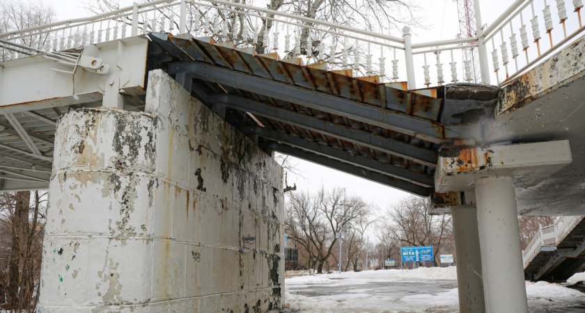 Жители Оренбурга пожаловались на состояние моста через Урал