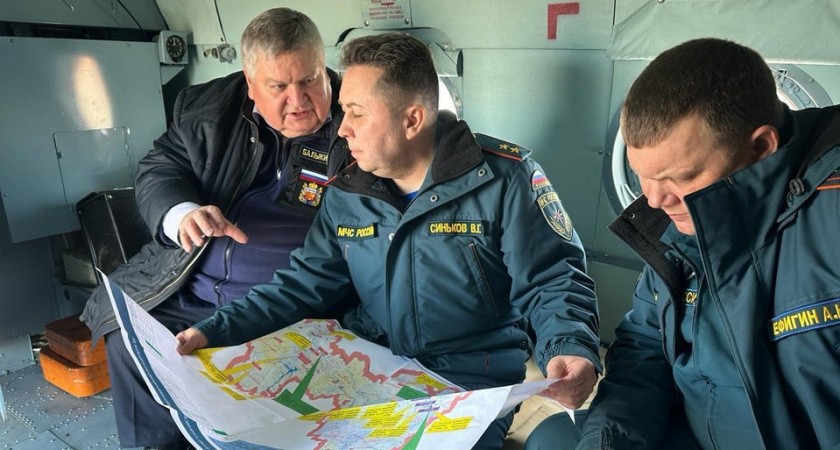 Сергей Балыкин осмотрел затопленные территории Оренбуржья с вертолета