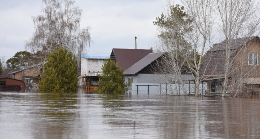 Оренбург принимает волну паводка из Орска, начался обильный приток воды