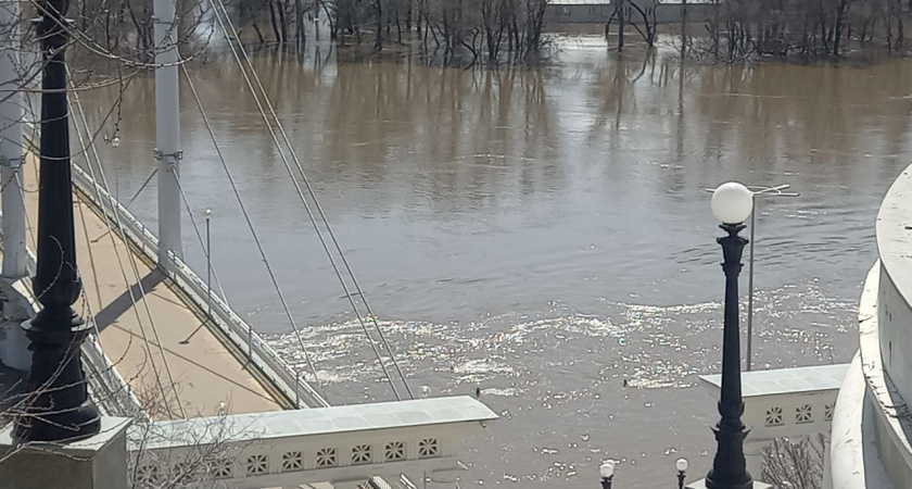 Уровень воды в реке Урал в Оренбурге поднимается