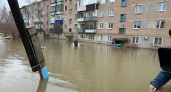 Вернувшийся в Орск боец СВО помогает пострадавшим от паводка жителям