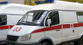 В Оренбурге водитель «скорой» врезался в припаркованные автомобили