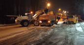 Оренбург справляется с двухдневным завалом снегом