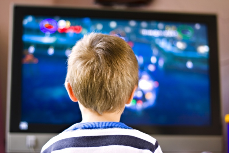 В Бузулуке ребенок уронил на себя телевизор