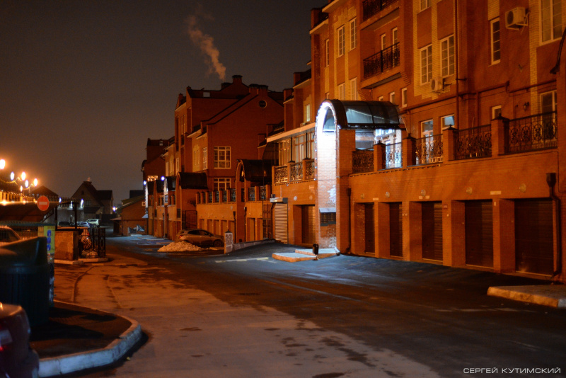 Вечерний стрит. Фотопрогулка Сергея Кутимского по Оренбургу