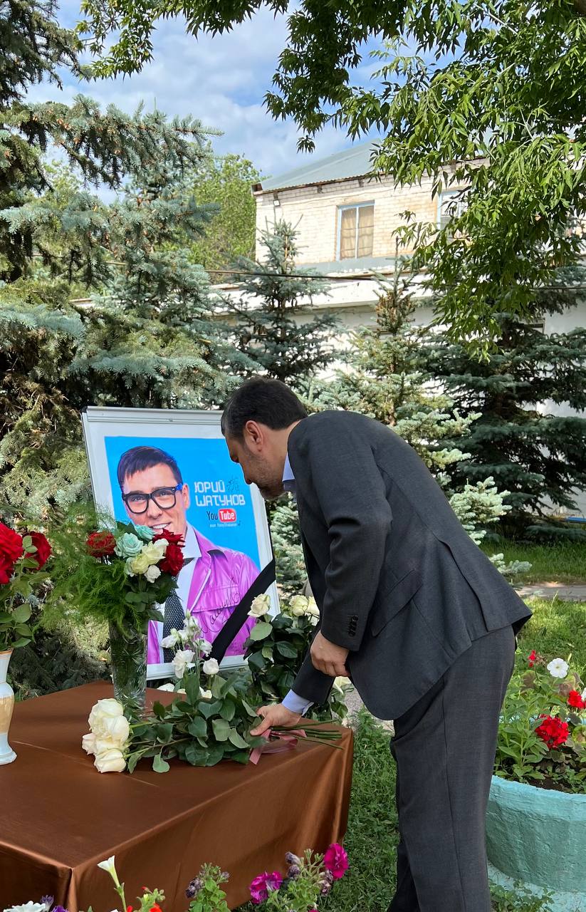 В Оренбурге в Доме памяти временно открыли мемориал Юрию Шатунову