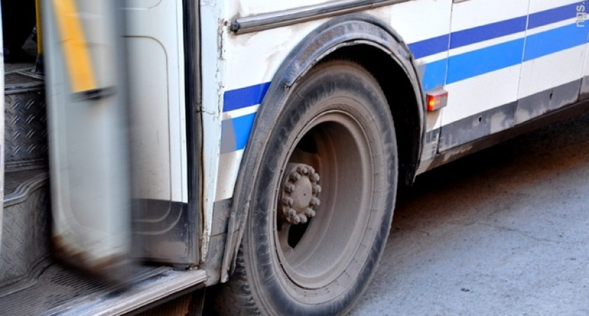 Оренбургская пенсионерка пострадала при выходе из автобуса