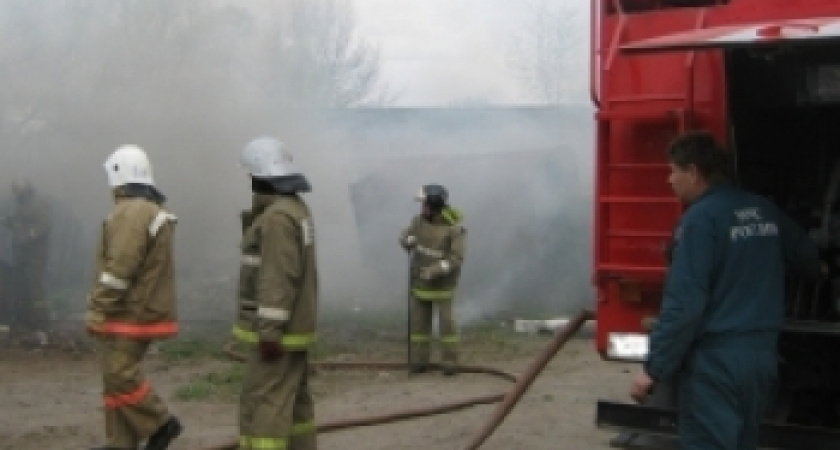 Под Оренбургом в СНТ "Надежда" сгорел дачный домик