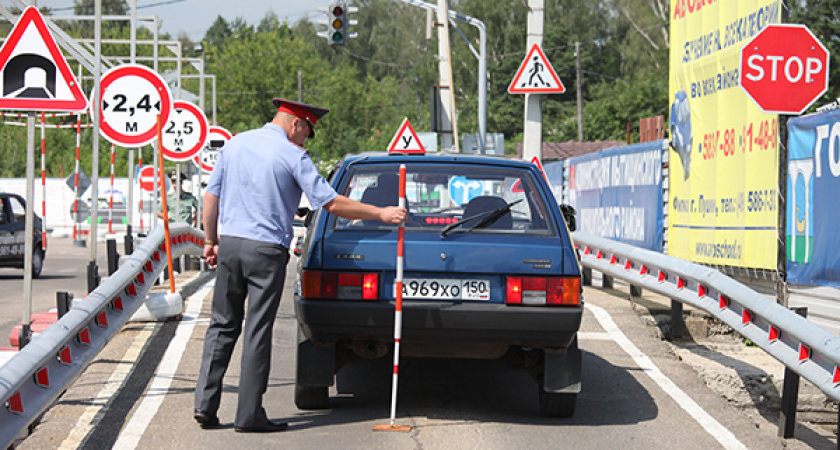 В Соль-Илецком районе сотрудника ГИБДД будут судить за подлог