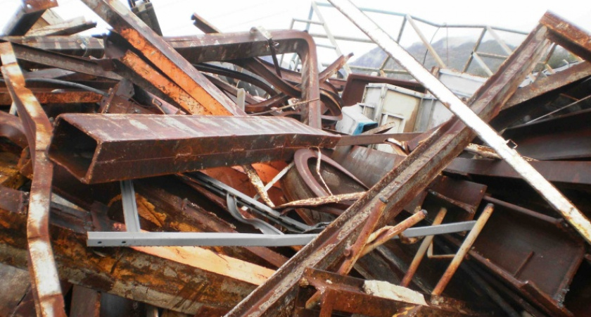 В Адамовском районе директор школы незаконно использовал детский труд