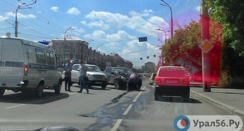 ДТП в центре Орска: две иномарки не поделили дорогу