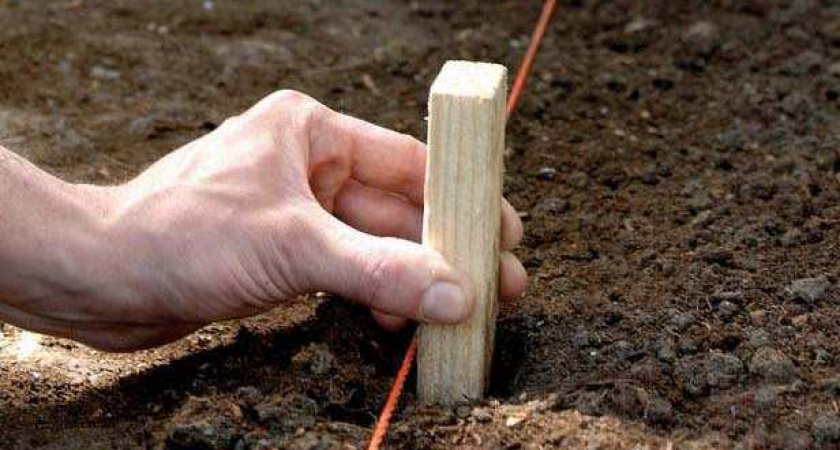 В Ясненском районе мужчина распорол себе живот, упав с крыши