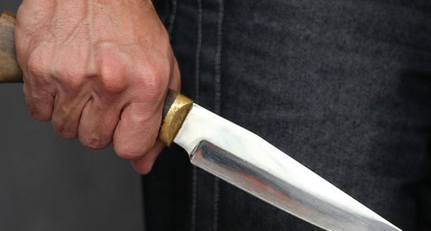 Житель Беляевки угрожал ножом соседу-инвалиду