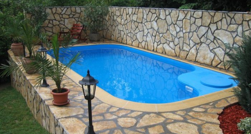 В Медногорске трехлетний ребенок упал в бассейн без воды