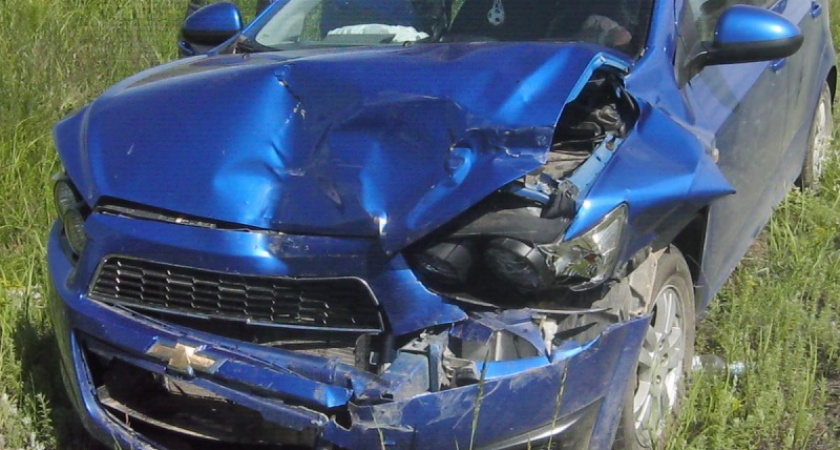 В Орске два человека пострадали в столкновении трех автомобилей