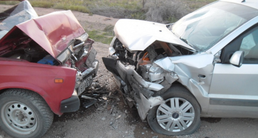 В ДТП под Новоорском пострадали пять человек